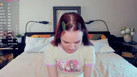 Kelly  Lilly online show from May 27, 1:57 am