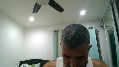 h0nest84 online show from October 20, 1:43 am