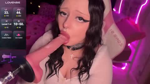 Molly and  PVT 42TKMIN 3 help us get 100 likes online show from November 19, 5:12 pm