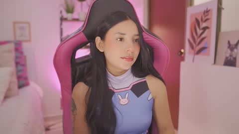 Hade online show from January 8, 6:25 pm