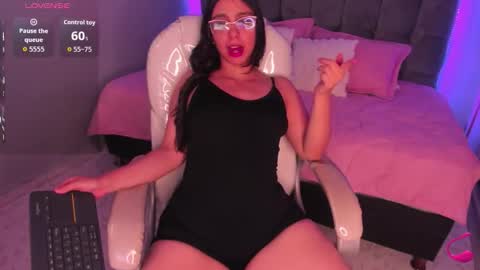 hailey_bieber_ online show from February 4, 7:29 pm