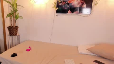 Hailey Thompson online show from September 23, 3:06 pm