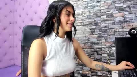 Hailey Petite online show from May 22, 1:18 pm