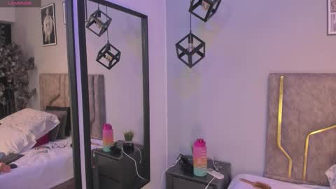 haileystonei online show from February 15, 12:15 pm