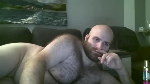 Snapshot of hairiestbear chatting on January 21, 7:58 am Hairiest Bear online show from January 21, 7:58 am