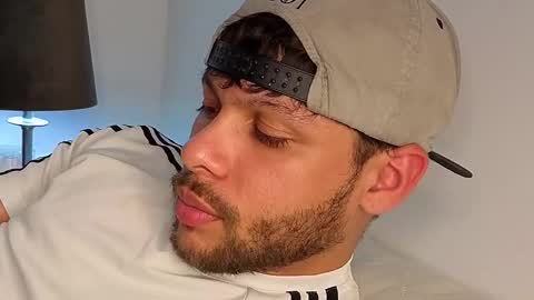 Independent       model  online show from October 25, 1:28 am