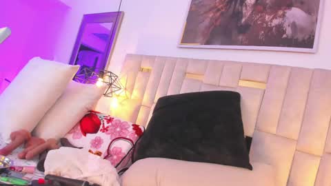 Halie  online show from October 7, 12:50 am