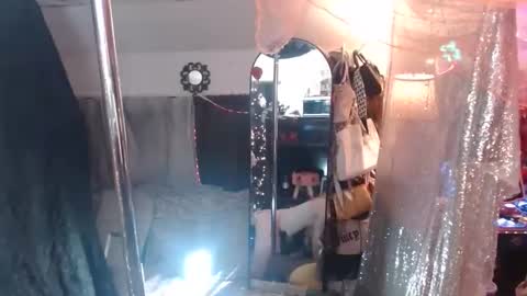 halovalentine online show from January 14, 12:18 am