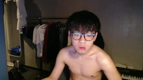 handsome_mannn online show from April 7, 11:40 pm