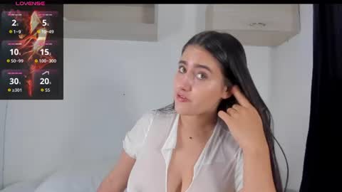 hanna__evans_ online show from July 29, 1:11 pm