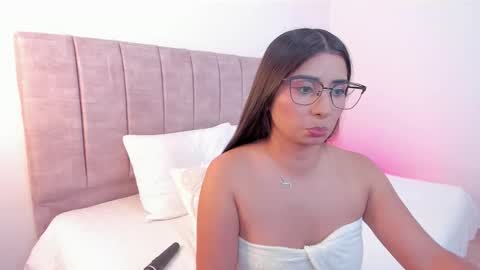 hanna_bunny15 online show from December 18, 12:39 am