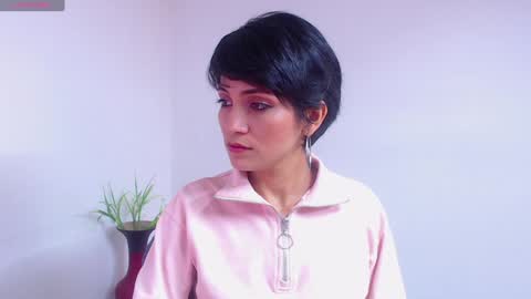 Snapshot of hanna_chloe chatting on January 3, 2:40 pm Sara online show from January 3, 2:40 pm