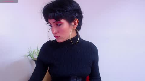 Snapshot of hanna_chloe chatting on January 2, 3:19 pm Sara online show from January 2, 3:19 pm