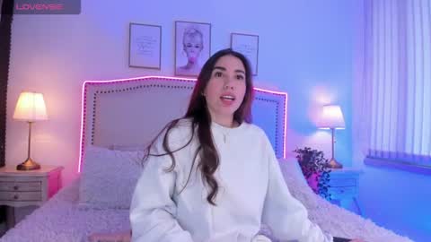 Hanna Klover online show from June 19, 1:50 pm
