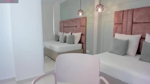 Hannah Milton online show from November 6, 9:51 pm