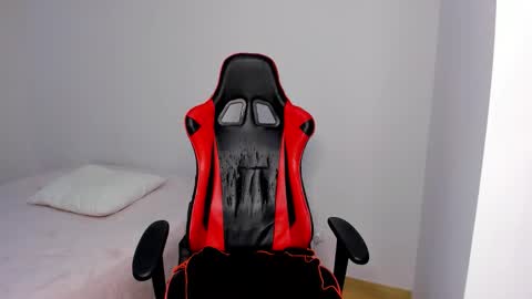 Hannah Milton online show from February 28, 9:41 pm