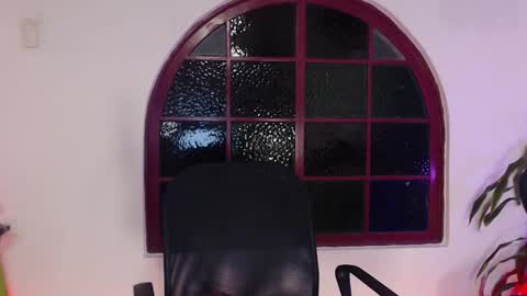 Snapshot of hannah_valhalla chatting on January 3, 3:49 am Hannah online show from January 3, 3:49 am