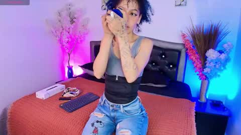 HannahBlue  online show from February 4, 12:20 pm