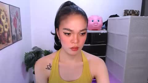 HANNAH online show from April 29, 2:38 am