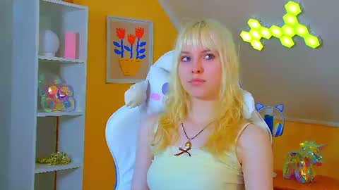 Hannah online show from July 15, 10:42 am