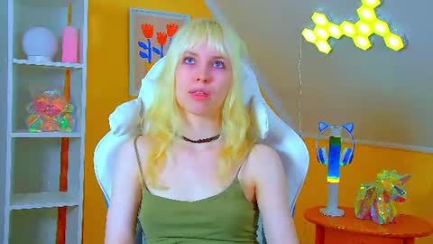Hannah online show from July 12, 8:39 am