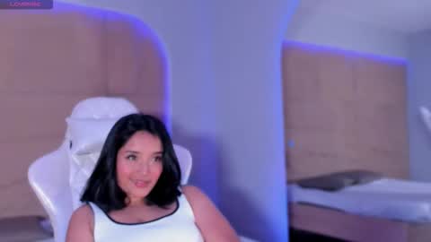 hannahmonttgomery  Help me reach 100 Hands up online show from November 18, 4:10 pm