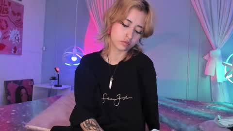 Hannah online show from October 17, 3:38 pm