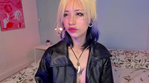 Hannah online show from November 17, 12:30 pm