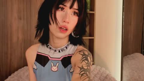 hannahsky_ online show from July 28, 11:39 am