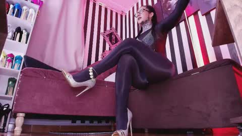 FOLLOW ME INTA MOONXMAFE online show from November 3, 10:11 pm