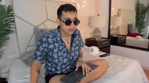  Happy Boy  online show from December 15, 11:39 am