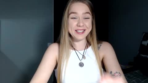 happy_fox_ online show from March 7, 10:21 pm