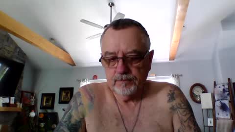 happynudist7373 online show from July 23, 1:52 pm