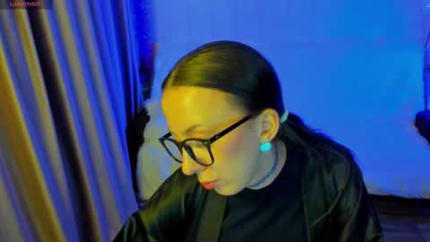 Stephanie online show from November 28, 6:15 pm