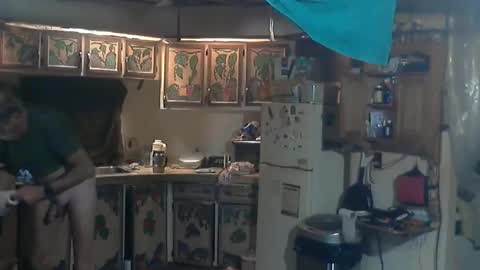 Snapshot of hardinhand44 chatting on September 29, 10:20 pm john nobles online show from September 29, 10:20 pm
