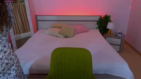 Hayle online show from November 25, 2:32 am