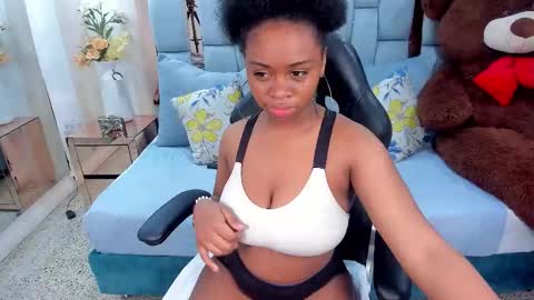 hazel_lanee online show from October 30, 10:32 pm
