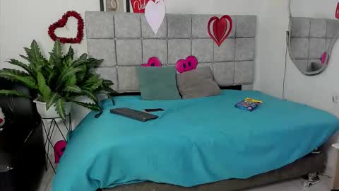 hazel_slim_ online show from February 12, 3:04 pm