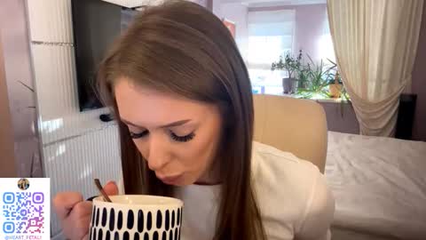 Mona online show from November 15, 11:45 am