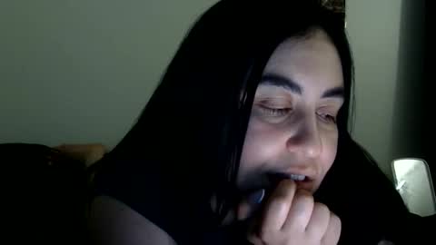 heatwavee online show from June 11, 1:49 am