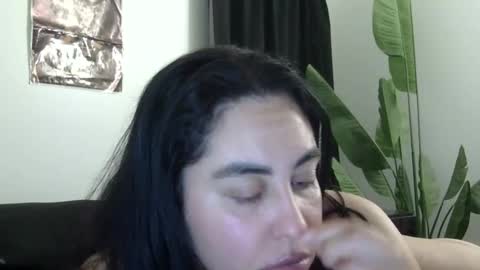 heatwavee online show from June 5, 1:56 am