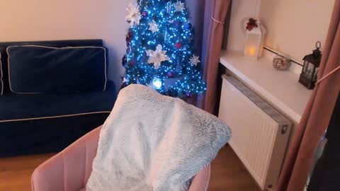 Snapshot of heaven_chloe chatting on December 26, 7:16 pm Heaven girl online show from December 26, 7:16 pm