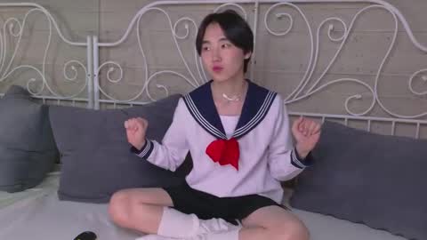 HEEJIN online show from October 25, 8:20 pm