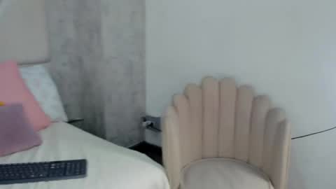 helen zen online show from June 4, 9:10 pm