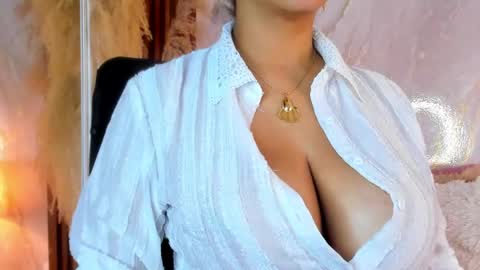 Helena Santos  online show from April 15, 7:58 pm