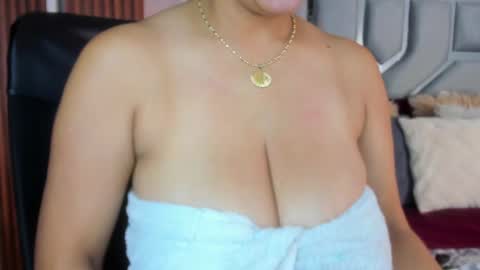 Helena Santos  online show from July 15, 10:53 am