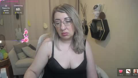 helenenigma online show from April 5, 6:49 pm