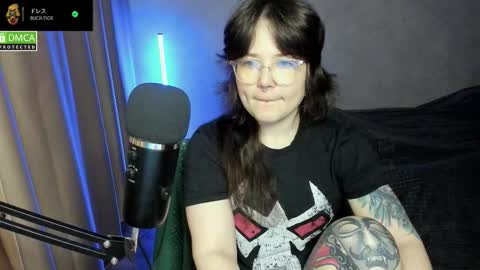 Snapshot of hell_hotline chatting on October 10, 6:14 pm Red online show from October 10, 6:14 pm