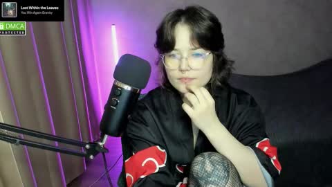 Snapshot of hell_hotline chatting on October 15, 7:37 pm Red online show from October 15, 7:37 pm