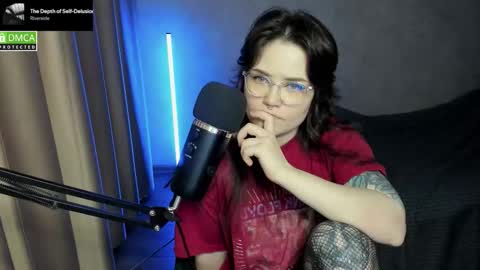 Snapshot of hell_hotline chatting on October 17, 7:51 pm Red online show from October 17, 7:51 pm